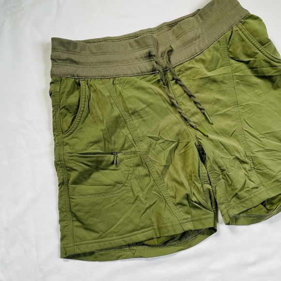 The North Face Shorts - Picture 2 of 6